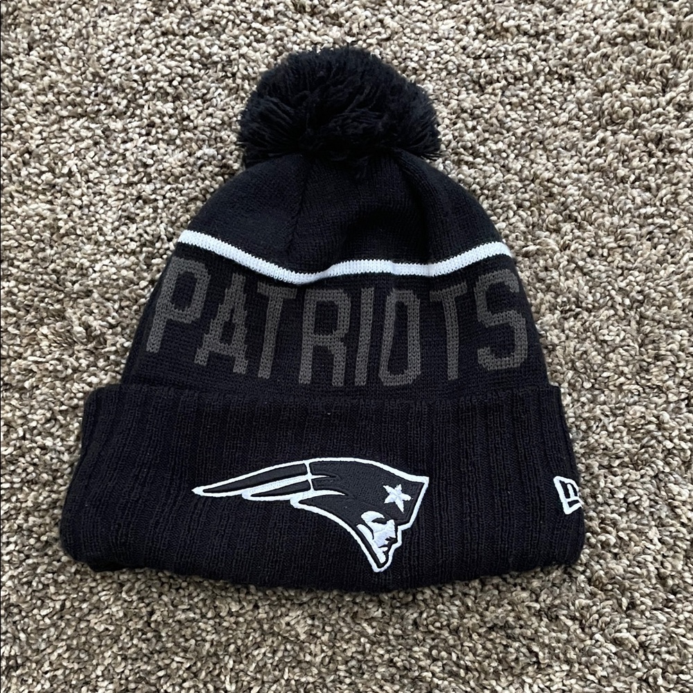 New Era Black Patriots Pom-Pom Beanie